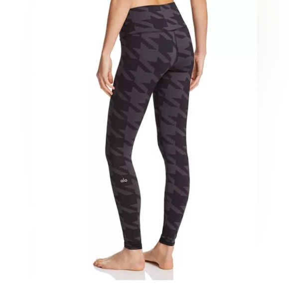 ALO Yoga | Airbrush Crop Houndstooth Leggings - Picture 1 of 7